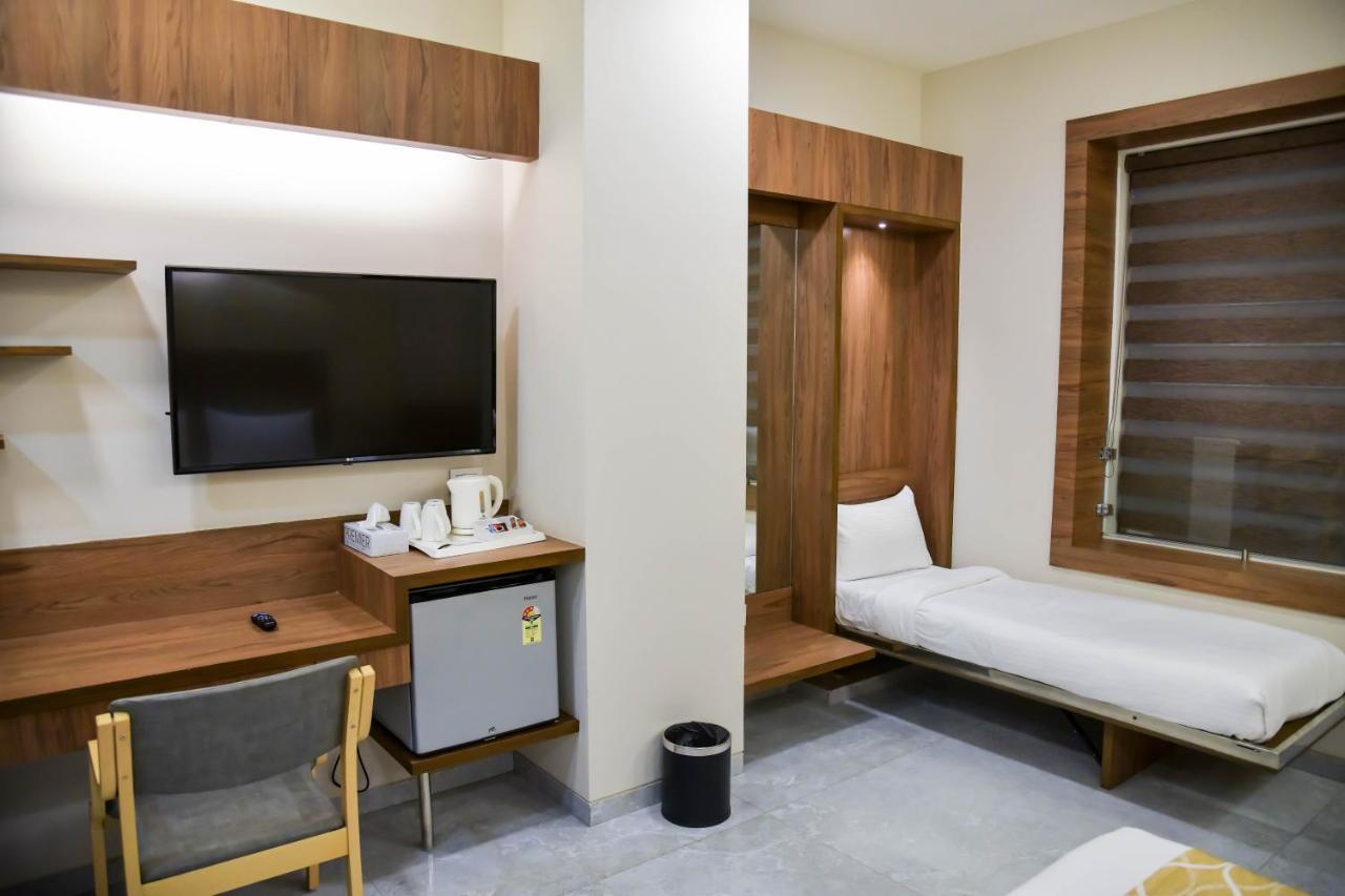 Shree Ganga Smb Hotels 우자인 외부 사진