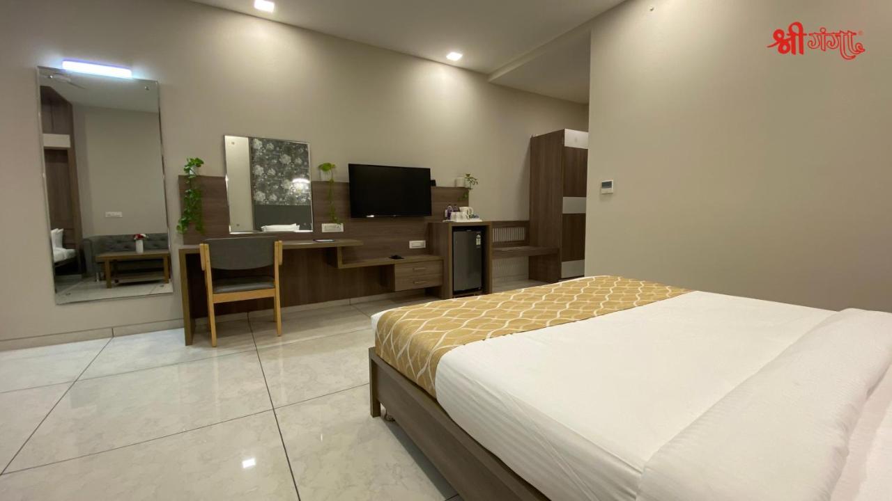 Shree Ganga Smb Hotels 우자인 외부 사진